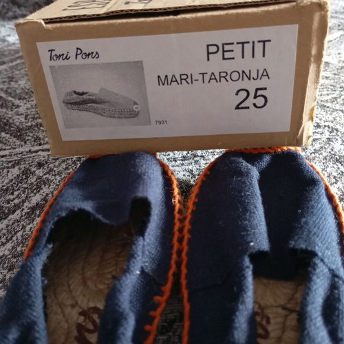 Children's espadrilles size 25 like new, black and red