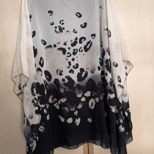 Dina airy blouse tunic leopard print size L/XL like new