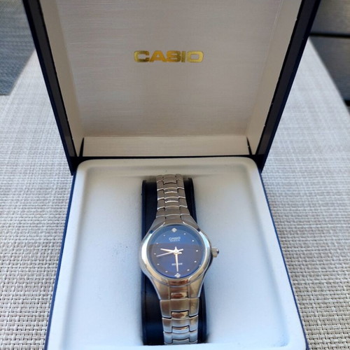 Casio watch like new, unisex, silver