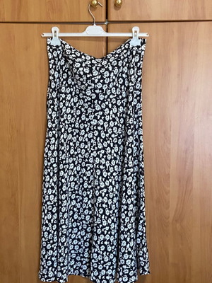 Zara skirt black and white with flowers used, size XL