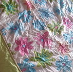 Single quilt with floral pattern