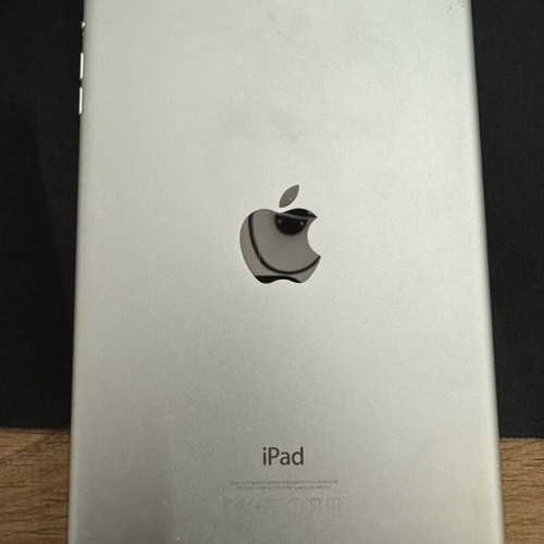 Apple iPad mini 3 16GB like new with charger and case
