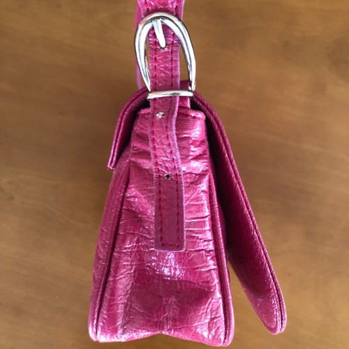 Fuchsia leather shoulder bag