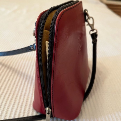 Vera Pelle red crossbody bag like new