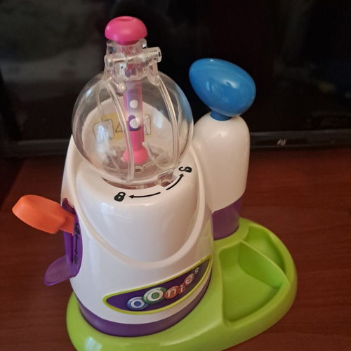 Oonies by Giochi Preziosi creation toy in like new condition