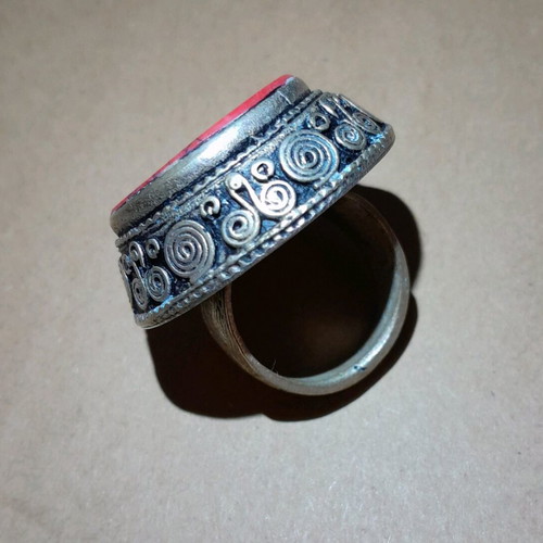 Alpaca Afghan ring vintage seal stone like new with coral