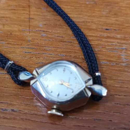 Caravelle vintage women's/kids watch used, wind-up