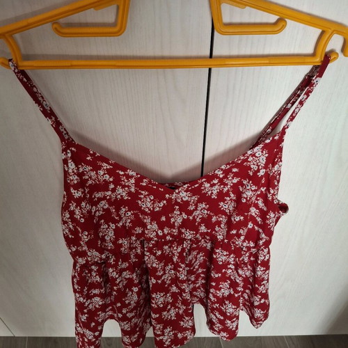 Blouse with adjustable straps large, in good condition