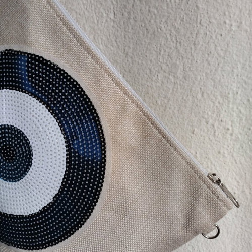 Medium-sized summer bag.