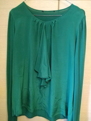 Blouse used, green color, size M