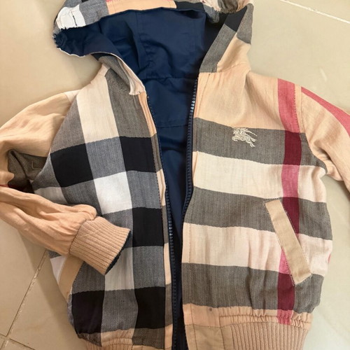 Burberry kids jacket for 2 years like new