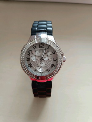 Guess women's watch like new with black rubber bracelet and crystals