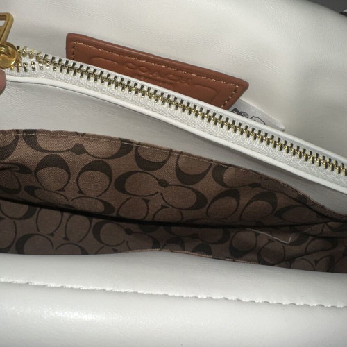 Coach Tabby 26 shoulder bag new with gold chain, white