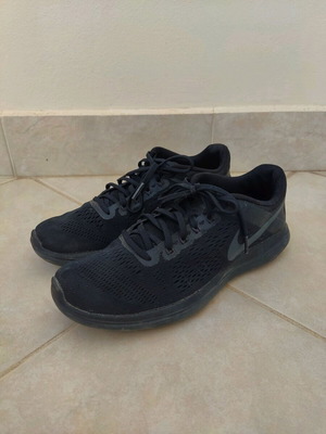 Nike sneakers size 39 like new, black