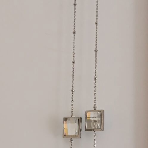 Minimal necklace with three square crystals new