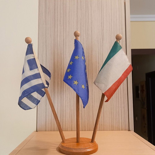 Wooden table stand with detachable flags Greece EU Italy, like new