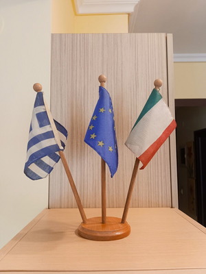 Wooden table stand with detachable flags Greece EU Italy, like new