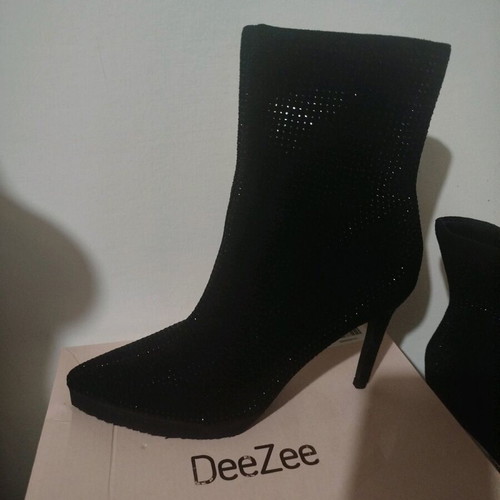 Deezee boots size 39 like new with matching black bag gift
