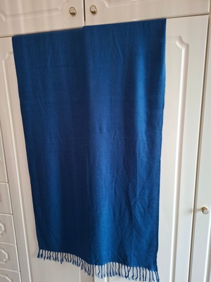 Blue scarf with fringes like new