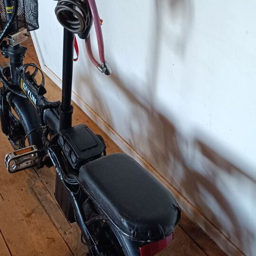 Electric bike used, 14 inches, front suspension, basket, disc brakes