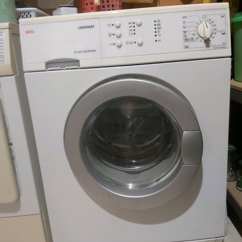 Πλυντήριο ρούχων AEG μεταχειρισμένο με σπασμένο καπάκι θήκης απορρυπαντικού