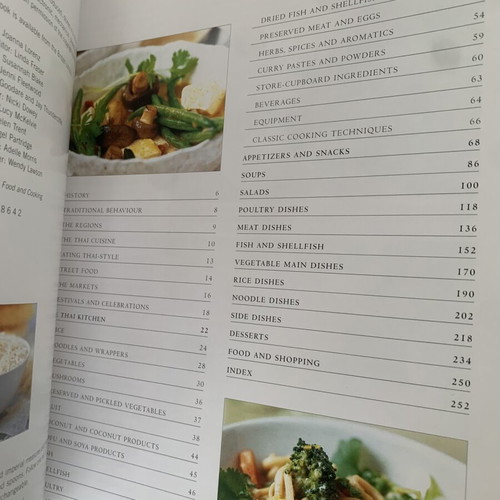 Thai The Essence of Asian Cooking Cookbook like new, 150 recipes