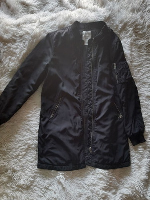Bershka μακρύ bomber μεταχειρισμένο, μαύρο, μέγεθος S με φθορά στο φερμουάρ
