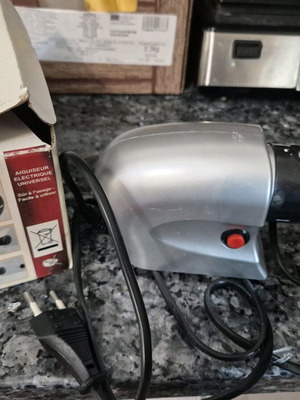 Electric Sharpener 220volt 20W like new for knives, scissors and screwdrivers