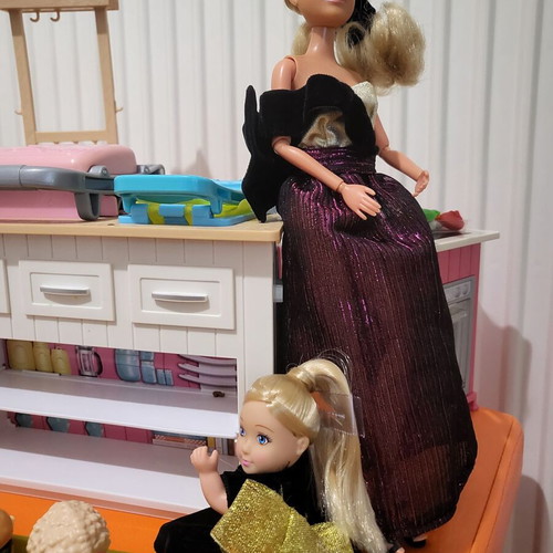 Barbie kitchen playset with sounds like new