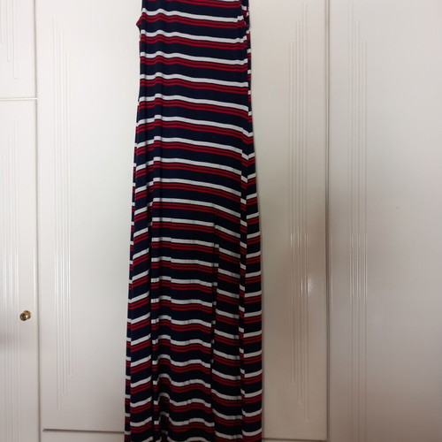 Dress BSB small elastic with side slits like new, white and blue