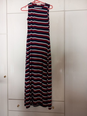 Dress BSB small elastic with side slits like new, white and blue