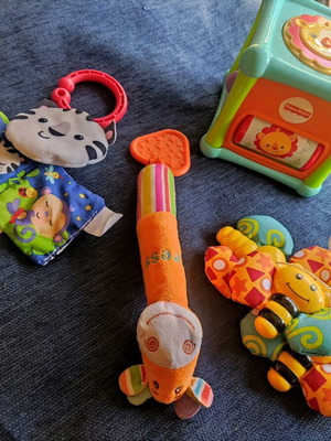 Παιχνίδια μπεμπέ σαν καινούργια, πακέτο 4 τεμαχίων