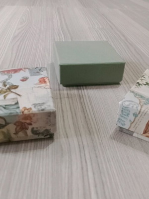 Κουτάκια για συσκευασία δώρου καινούργια, σκληρά, πράσινα και φλωράλ