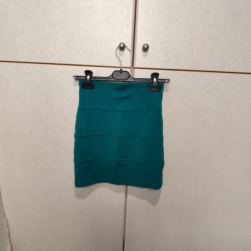 Short skirt used from viscose Pull & Bear blue and green size S
