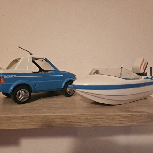 Playmobil car with boat and 2 figures like new