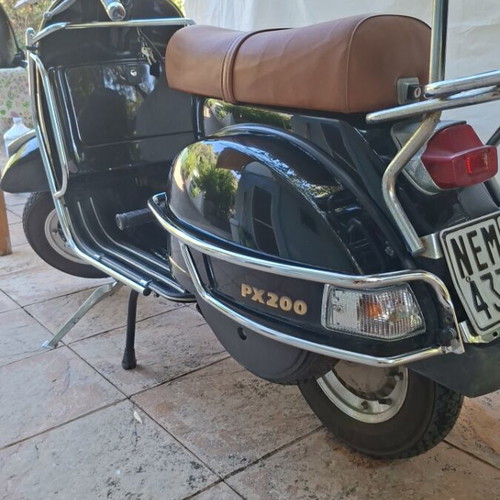 Vespa PX200 scooter like new, 1997 model