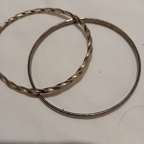 Bracelets pack of two, like new, silver color