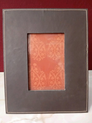 Κορνίζα με δερματίνη καφέ σκούρο σαν καινούργια