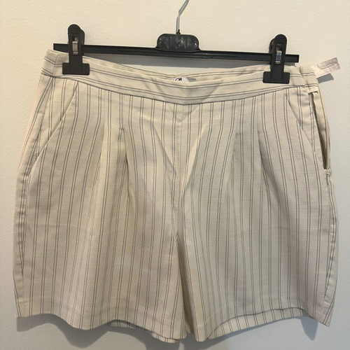 Shorts new beige fabric with side zipper and pockets