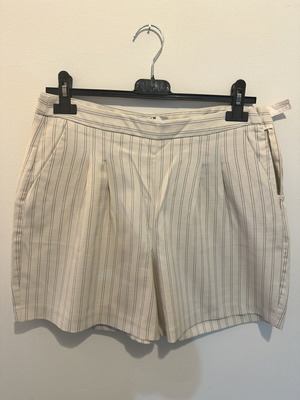 Shorts new beige fabric with side zipper and pockets