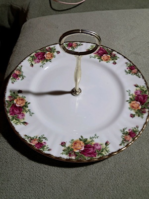Royal Albert plate for treats like new