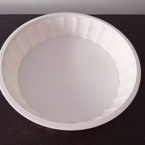 Plastic white round wavy tupperware used