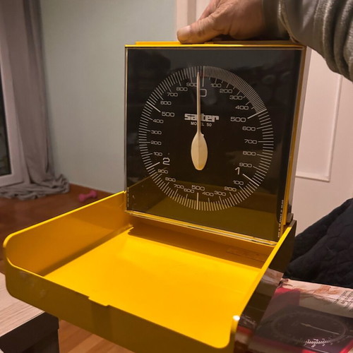 NOS Salter wall kitchen scale 80s like new, yellow