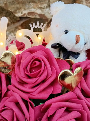 Luxury Gift Box with Roses, Lights and Teddy Bear new