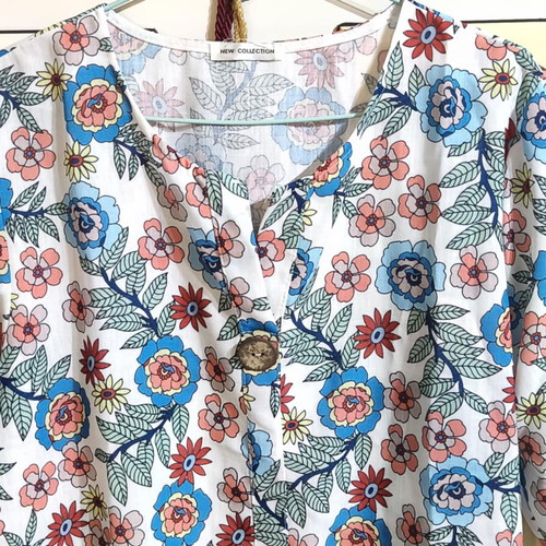 Linen-type floral blouse M-L like new
