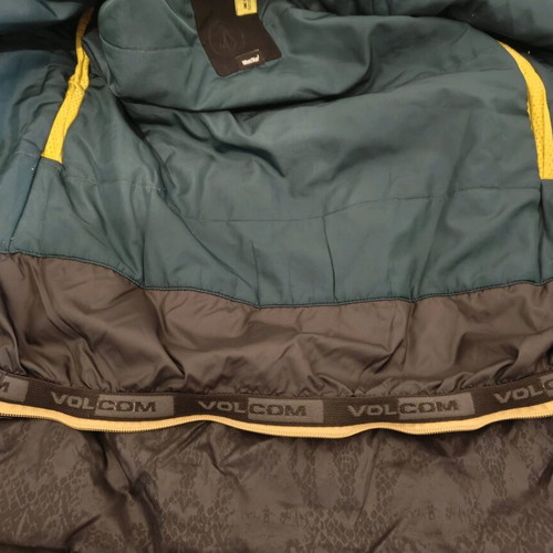 Volcom kids ski jacket used, waterproof, size medium