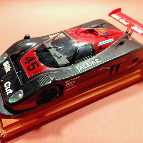 Jaguar XJR plastic model 1/24 new with wooden beech base