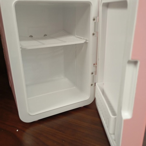 Mini beauty fridge 4 liter like new