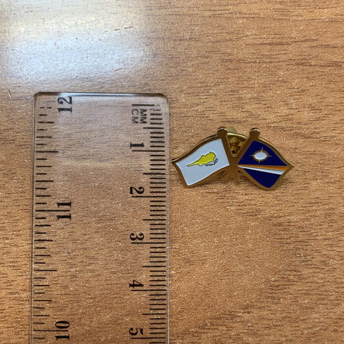 Friendship lapel pin Cyprus and Marshall Islands like new