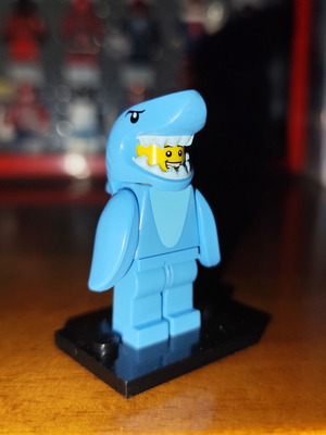 Shark Suit Guy φιγούρα σαν καινούργια με βάση και δύο εκφράσεις